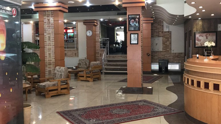 فضای لابی 2 هتل آریانا شیراز